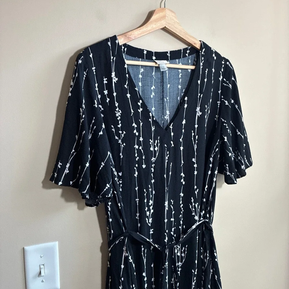 A New Day Floral Flutter Sleeve Dress L Black Womens Rayon V-Neck Tie Waist